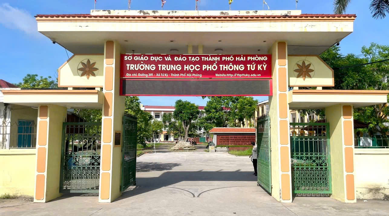 Trường THPT Tứ Kỳ tổ chức tập huấn phần mềm quản lý hồ sơ chuyên môn năm học 2025 - 2026